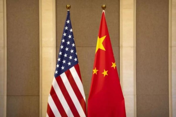 配资企业排名前十 特朗普关税对搏中国，“打肿脸充胖子”｜全面盘点全球反应